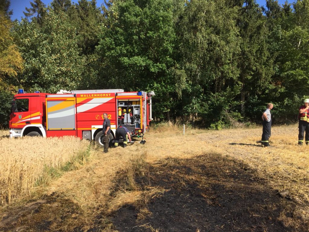 2018-07-06 Stoppelfeld brennt in Pente